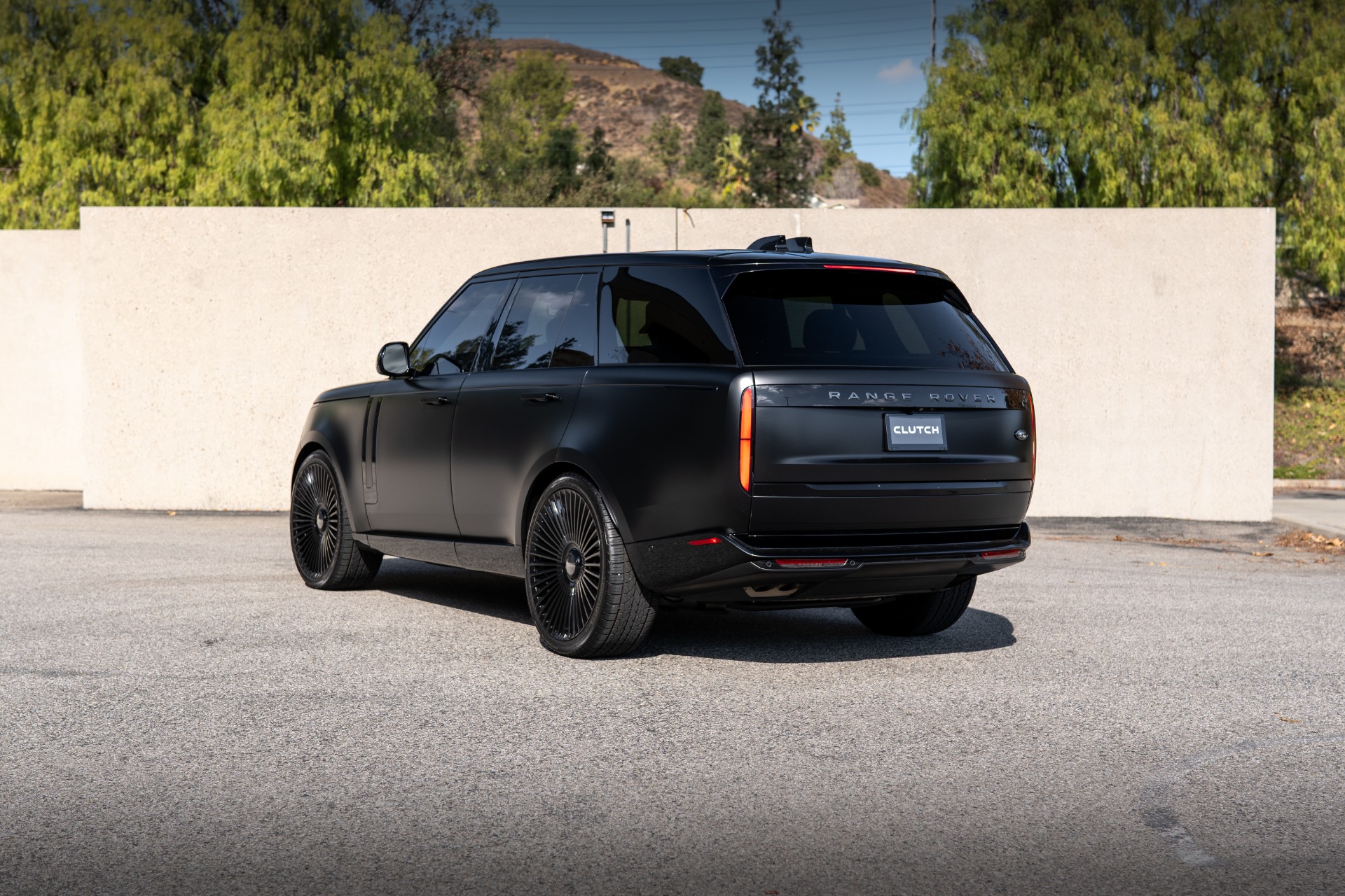 2023 Land Rover Range Rover SE photo 2